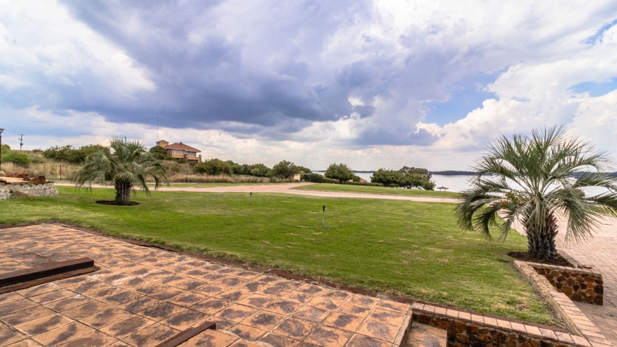 5 Bedroom Property for Sale in Oranjeville Free State